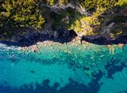 Spiaggia rocciosa a Ischia