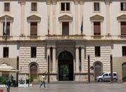 Centro città, palazzo della Provincia