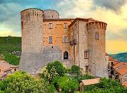 Roccadaspide, Cilento, castello con aspetto tipico delle costruzioni militari
