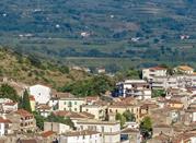 Vista sul Comune di Castelforte ai piedi del massiccio dei Monti Aurunci
