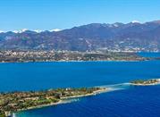 Manerba del Garda, vista su: Isola dei Conigli, Isola del Garda, Isola Borghese