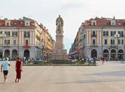Cuneo, Piazza Galimberti, statua di Barbaroux