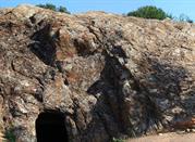 Basso Campidano, tombe scavate nella roccia 3000 a.c.
