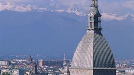Mit Panorama auf die piemontesischen Alpen