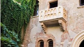 Juliet statue and the balcony