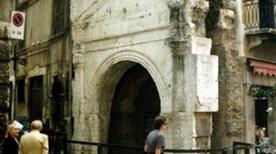 Porta dei Leoni, Verona