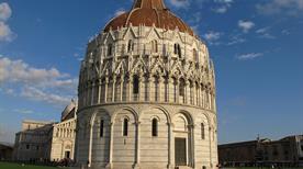 Fachada del Baptisterio