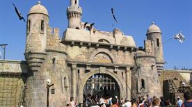 L'ingresso del parco di divertimenti di Mirabilandia