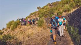 Gruppo di escursionisti a Pantelleria