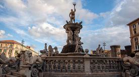 Napoli, piazza del Municipio
