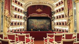 Napoli Teatro San Carlo, uno dei teatri piu' belli al mondo