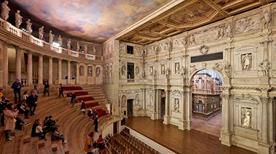 Vicenza, interni del Teatro Olimpico
