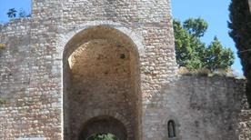 Porta Cappuccini - >Assisi