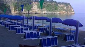 Spiaggia del Pozzo Vecchio - >Procida