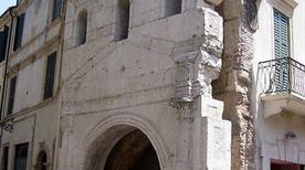 Porta Leona - >Verona