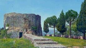 Rocca Albornoz ruderi - >Todi