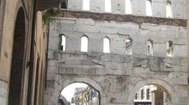Porta dei Borsari - >Verona