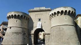 Porta Napoletana - >Velletri