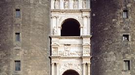 Arco di Trionfo di Alfonso d'Aragona - >Naples