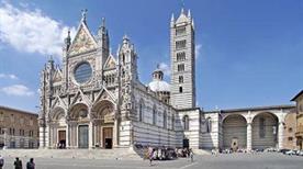 Piazza Jacopo della Quercia - >Siena