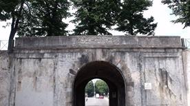 Porta di San Jacopo - >Lucques