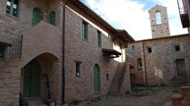 Castello di Gallano ruderi - >Valtopina