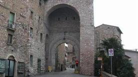 Porta San Francesco - >Assisi