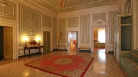 Palazzo Tucci - >Lucques