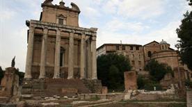 Tempio di Antonio e Faustina - >Roma