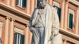 Monumento a Cavour - >Livourne
