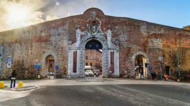 Porta Camollia - >Siena