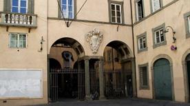 Palazzo Santini - >Lucques