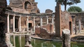Villa Adriana: Teatro Marittimo - >Tivoli