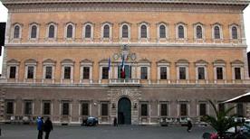 Palazzo Farnese - >Roma