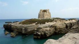 Torre di Roca Vecchia ruderi - >Melendugno