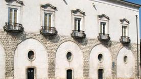 Palazzo Marchesale Venusio - >Turi