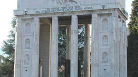 Monumento alla Vittoria - >Bozen