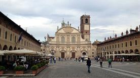 Piazza Ducale - >Vigevano