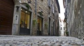 Palazzo Vittani - >Como