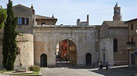Arco di Augusto - >Fano