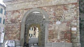 Porta San Giovanni - >Lucignano