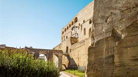 Castel Sant'elmo - >Naples