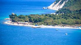 Centro Vacanze on The beach, Beach Club - >Marcelli
