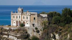 Chiesa Santa Maria dell'Isola - >Tropea