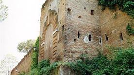 Mura di Rocca Savella Diroccato - >Roma