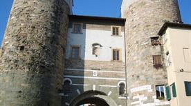 Porta Santi Gervasio e Protasio - >Lucques