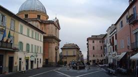 Piazza della Libertà - >Castel Gandolfo