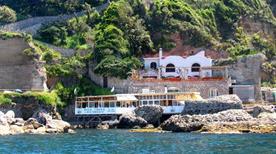 Palazzo a Mare - >Capri