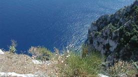 Spiaggia Salto di tiberio - >Capri