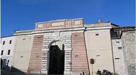 Porta Romana - >Todi